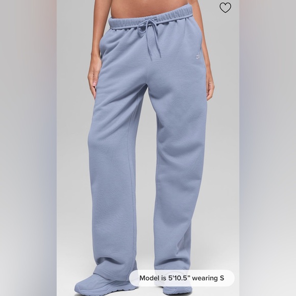 ALO Yoga Pants - Alo Yoga Accolade Straight Leg Sweatpant